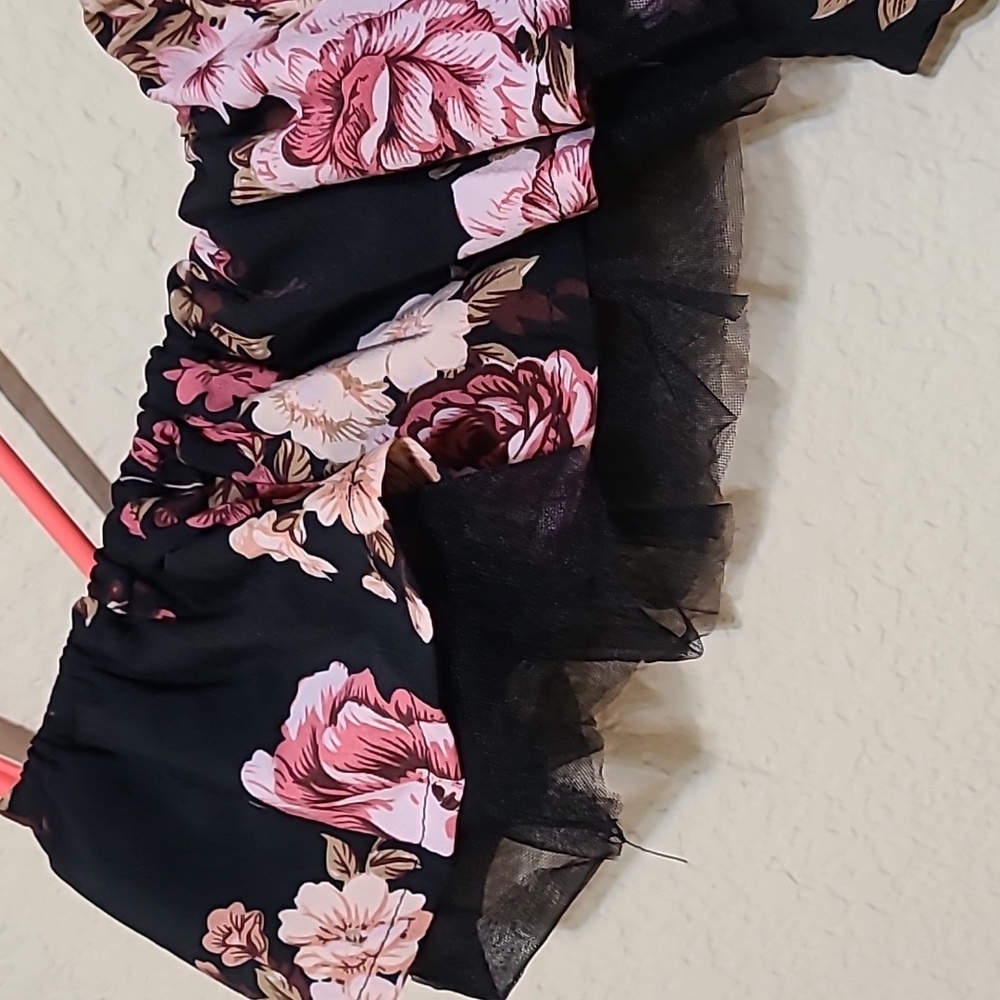 NWOT Off the shoulder floral dress - Picture 4 of 6